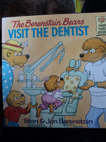The Berenstain Bears Visit the Dentist by Stan book cover